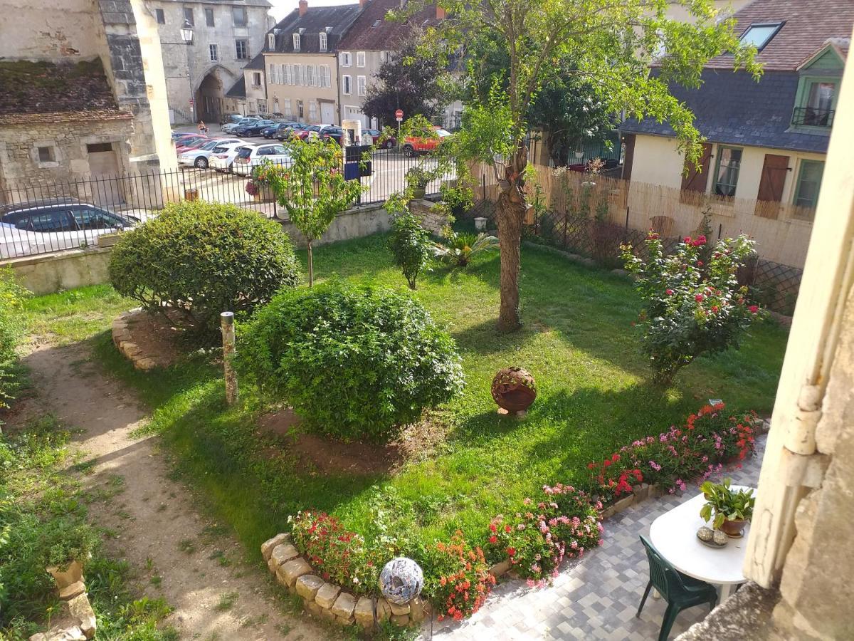 La Cour Du Chateau La Charite-sur-Loire Exterior photo