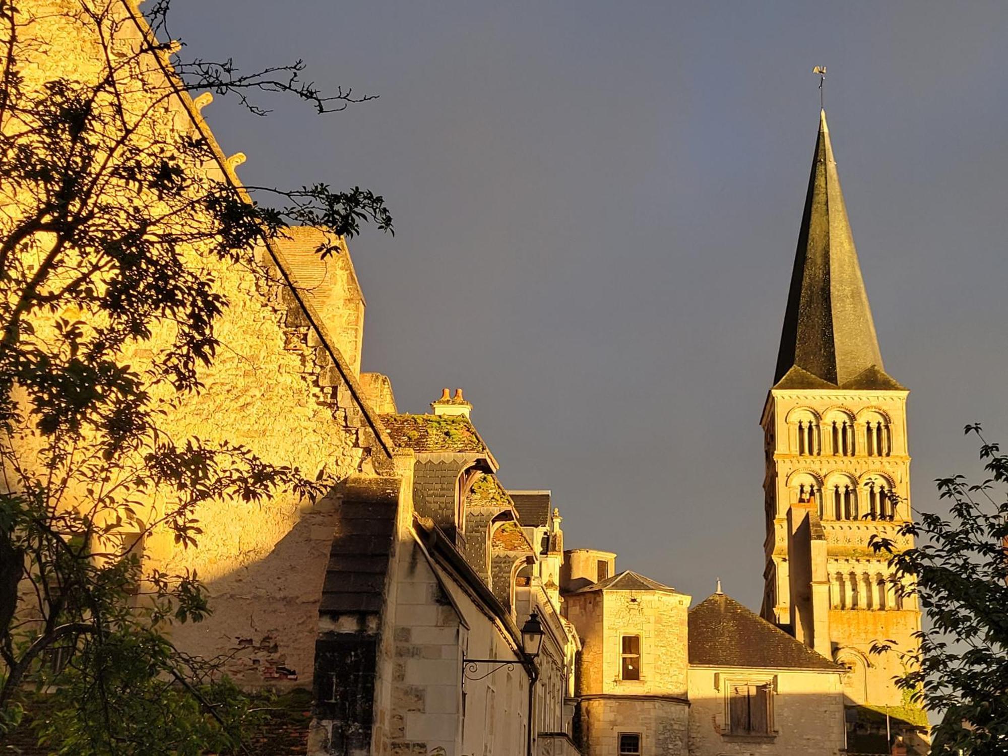 La Cour Du Chateau La Charite-sur-Loire Exterior photo
